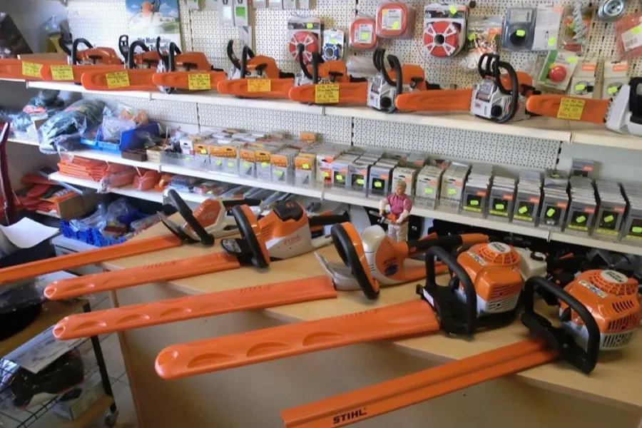 Stihl-Motorgeräte und Ersatzteile im Ladengeschäft
